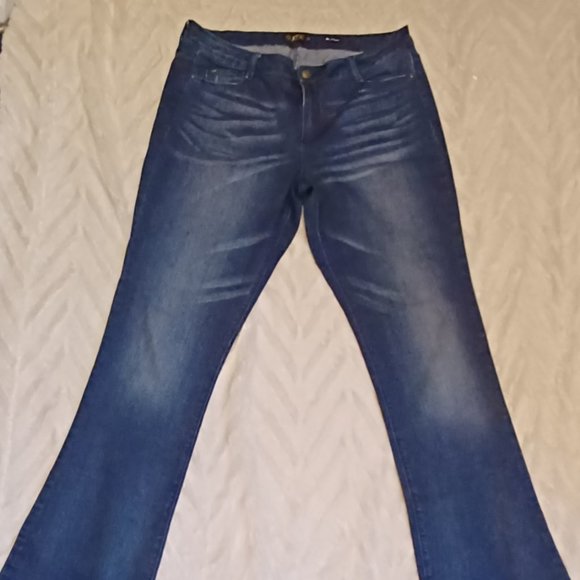 SUEDE - Picture 2 of 4